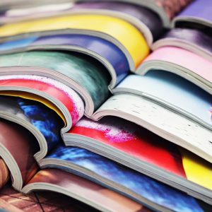 Magazines opengeslagen