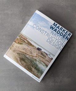 Marker Wadden Nature Construction Design vooraanzicht schuin