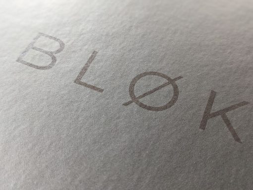 Blokk logo voorzijde