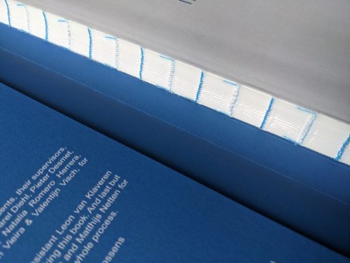 Medis+gn Delft Design in Health - TUDelft close up binding.